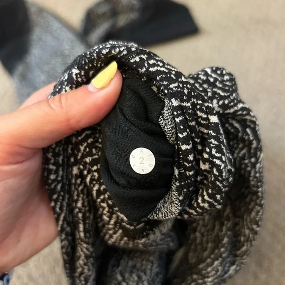 Lululemon leggings capris - Picture 4 of 4